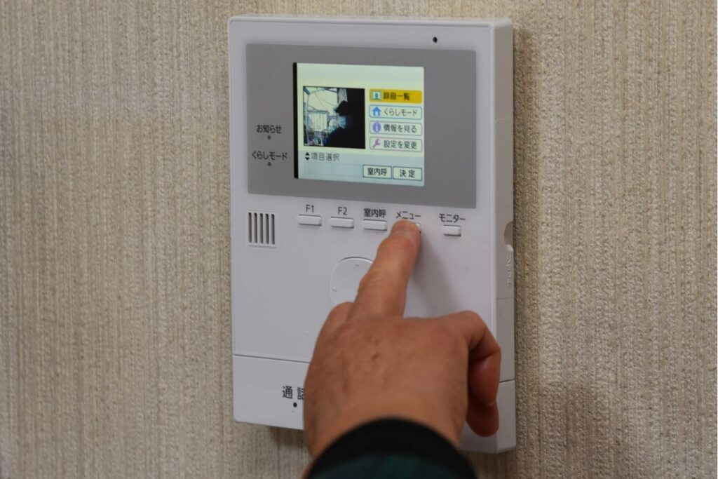 仙台市で増えている訪問販売による屋根リフォームの勧誘イメージ