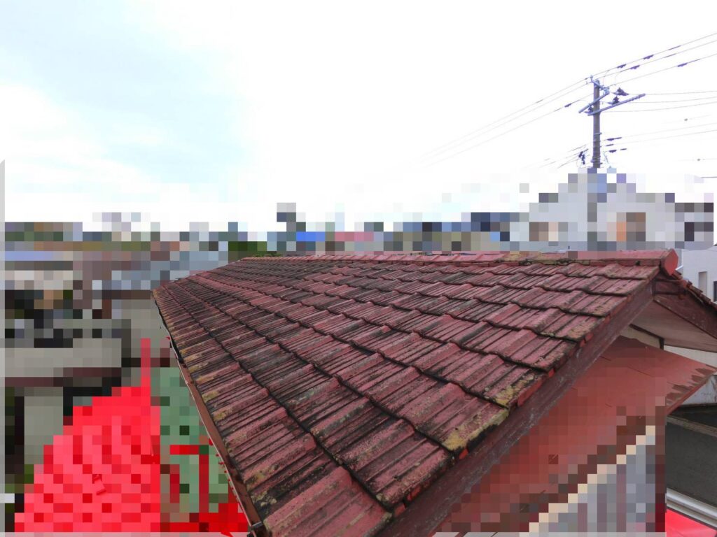 仙台市青葉区で雨漏りが発生しているセメント瓦屋根の施工前の状態