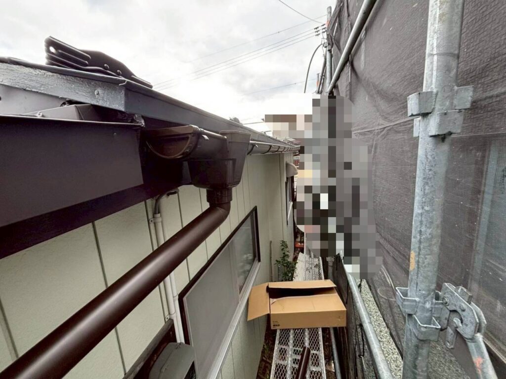 雨樋交換工事が完了した軒先の様子
