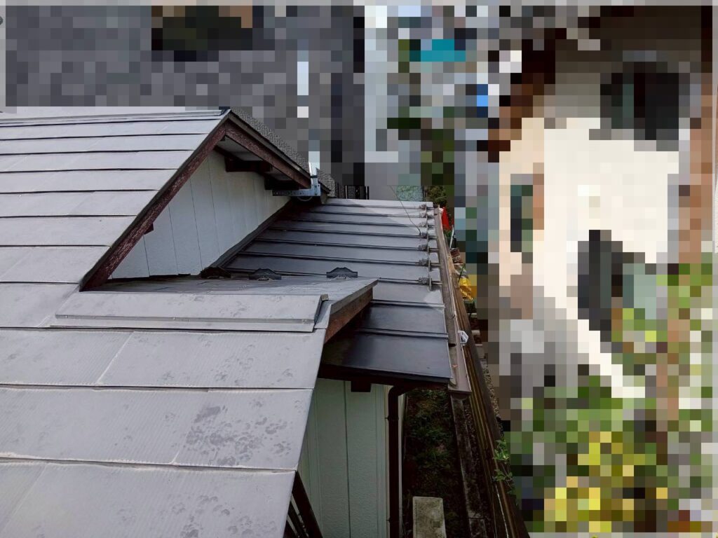 仙台市青葉区で雨漏りが発生した瓦棒屋根の施工前写真