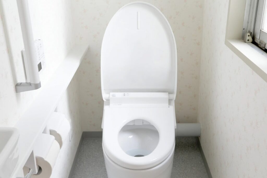 仙台市のトイレリフォームをイメージした白を基調とした清潔感のあるトイレ空間