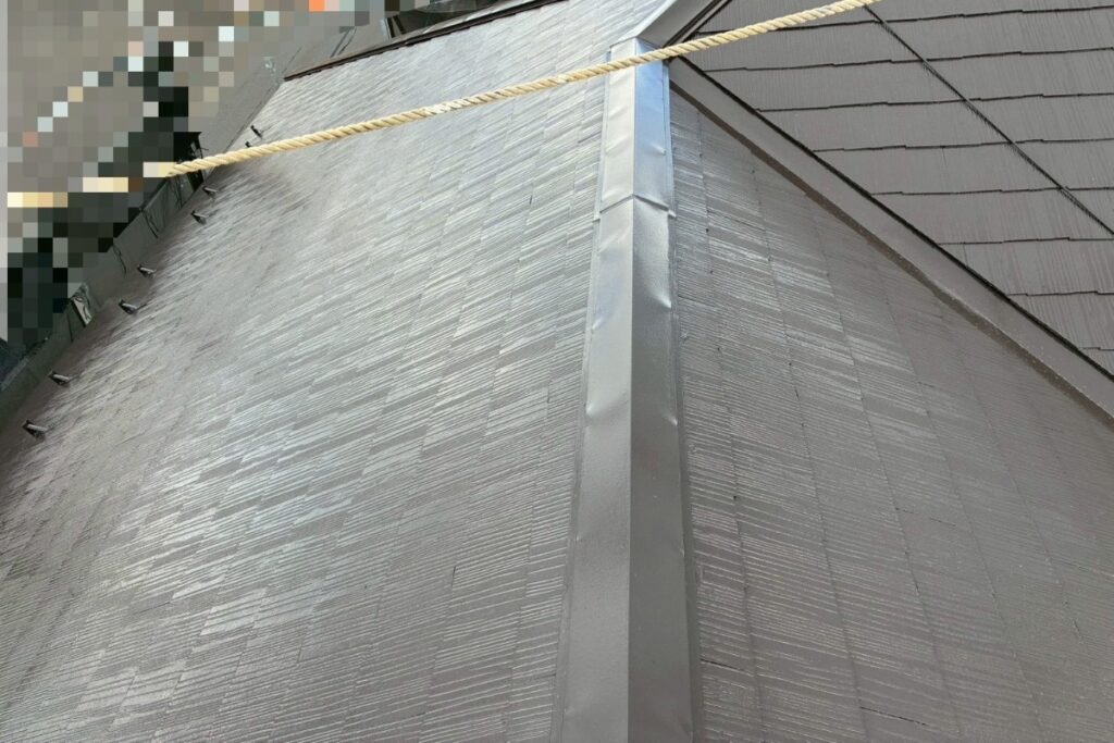 亘理郡でスレート屋根塗装と棟板金補修を行った施工後の屋根全景