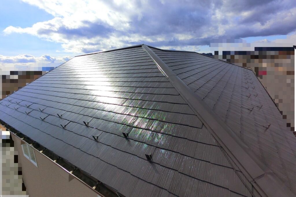 屋根塗装工事完了後のスレート屋根の仕上がり写真