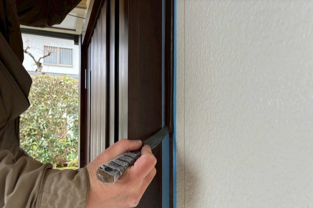 玄関ドア交換工事の外部コーキング仕上げ（仙台市）