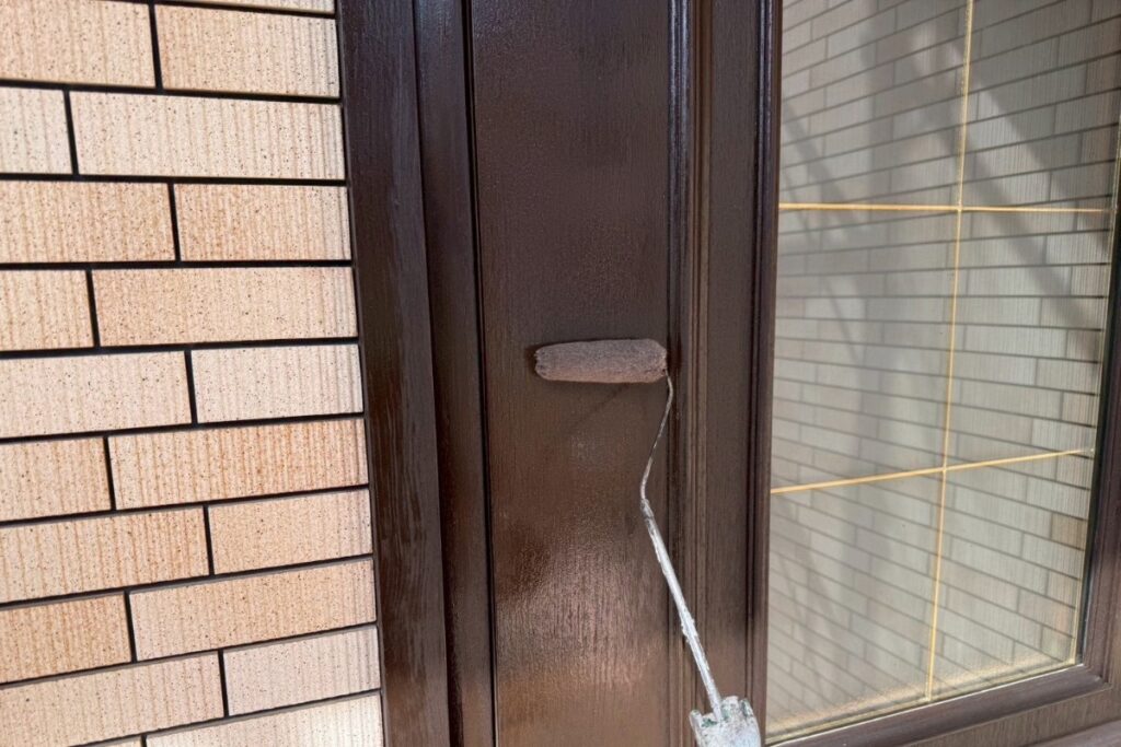 木製玄関ドア ローラー塗装作業 キシラデコール
