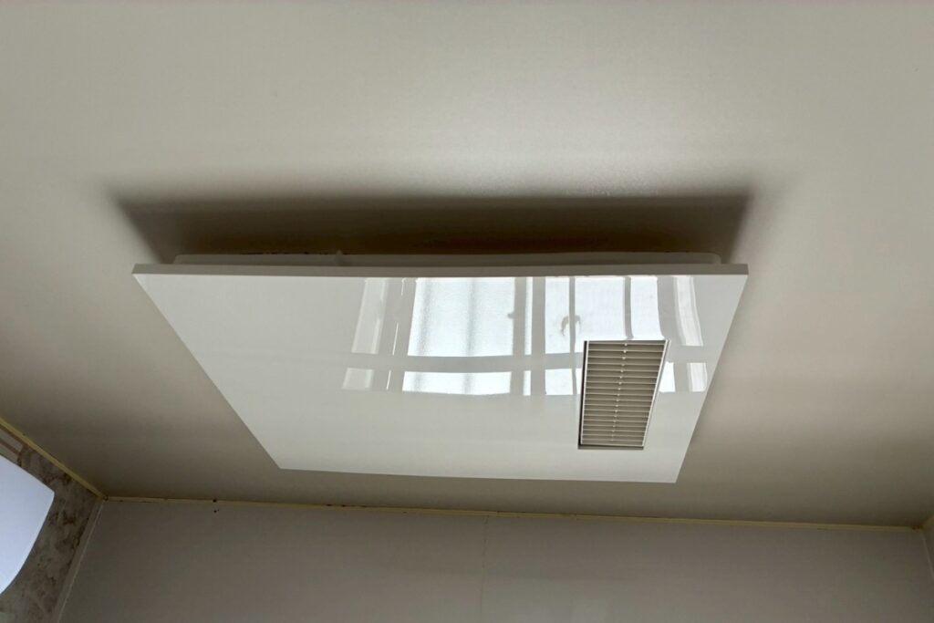 仙台市太白区で浴室暖房乾燥換気扇交換工事完了後の天井