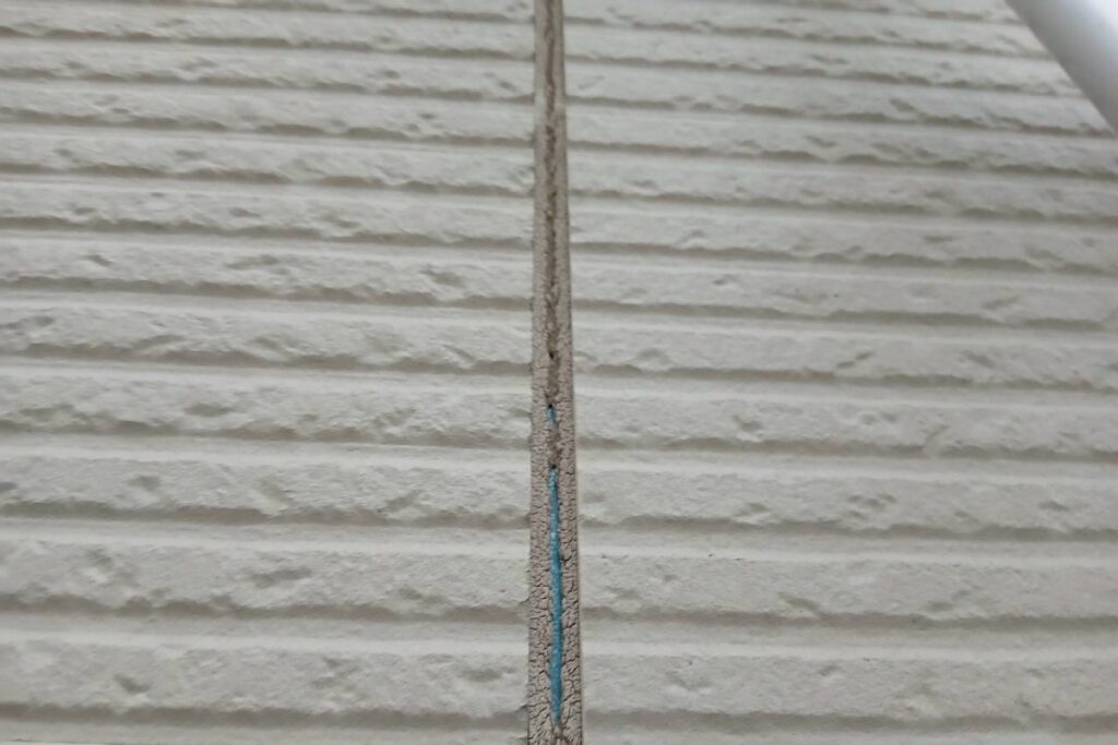 サイディング外壁の目地コーキングが劣化している状態（仙台市太白区）