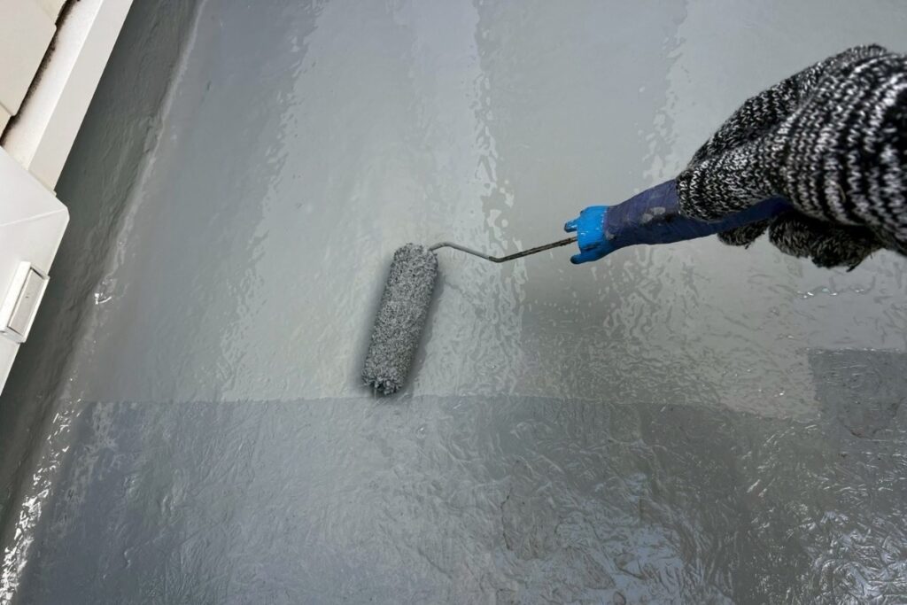 塩釜市バルコニーFRP防水工事｜トップコート2回塗り施工