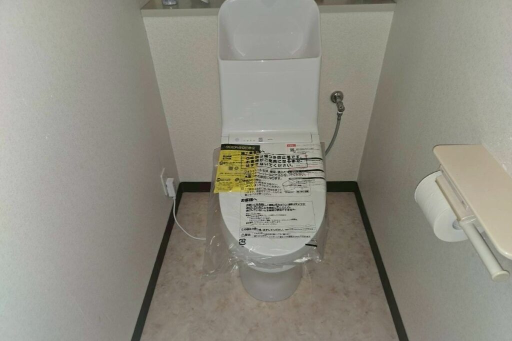 トイレ交換後の完成写真 新しい便器と床の仕上がり