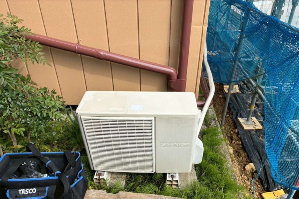 仙台市青葉区で交換前のエアコン室外機の状態