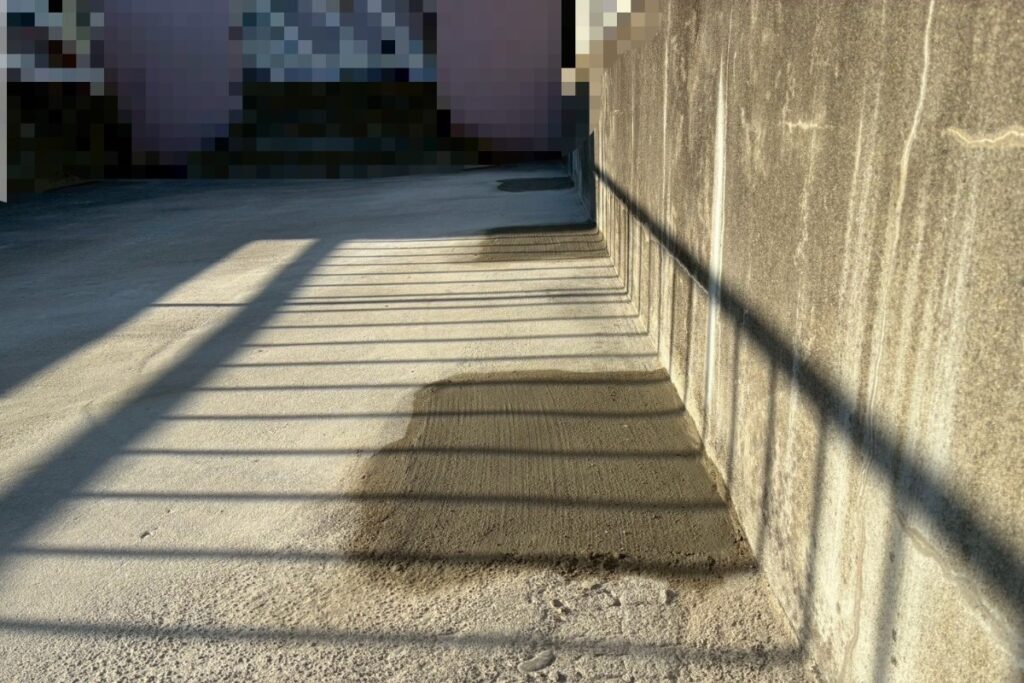 カーポート撤去後に駐車場土間を補修した施工完了写真