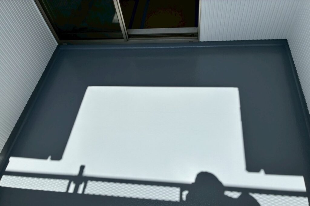 バルコニー防水塗装工事完了後の仕上がり写真