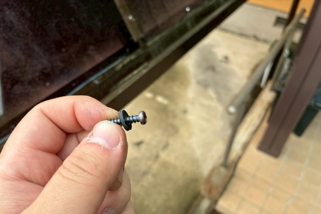 サビや劣化が確認できたカーポート固定ビス