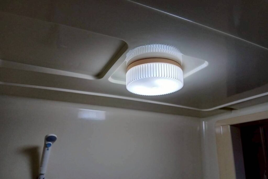 仙台市青葉区の浴室照明交換前の照明器具