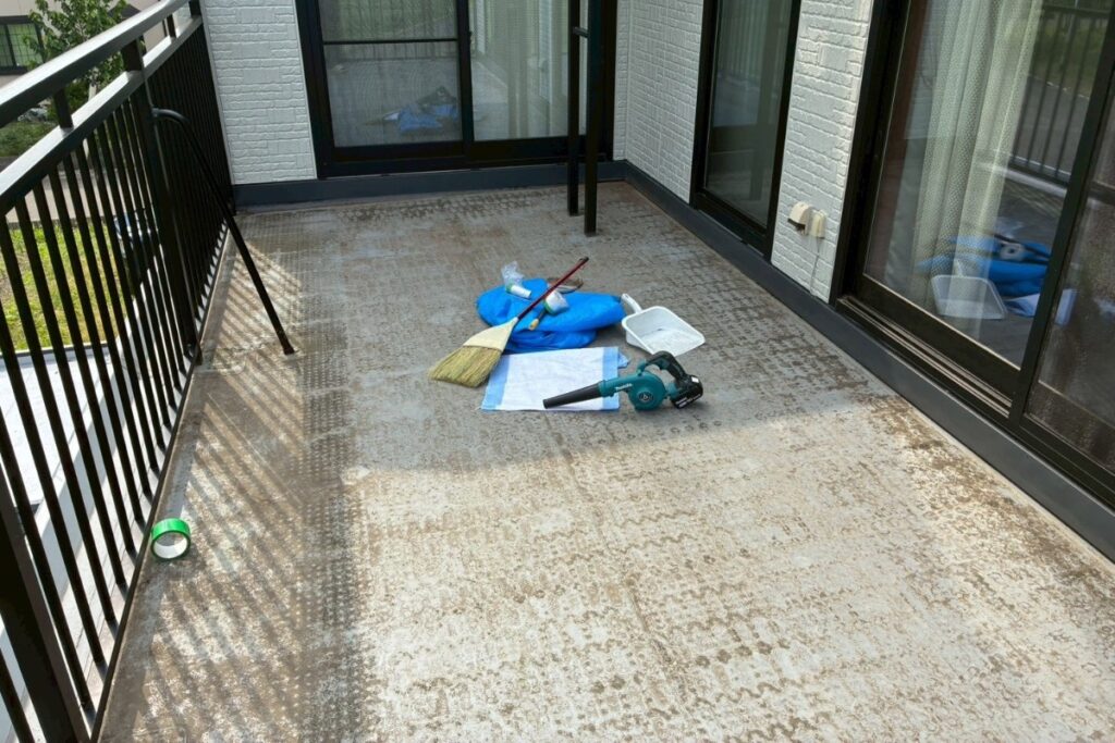 仙台市太白区 バルコニー防水工事 敷物撤去・清掃作業