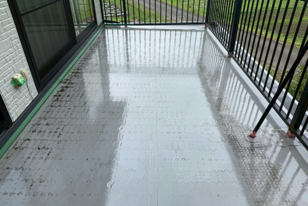 仙台市太白区 バルコニー防水工事 プライマー塗布