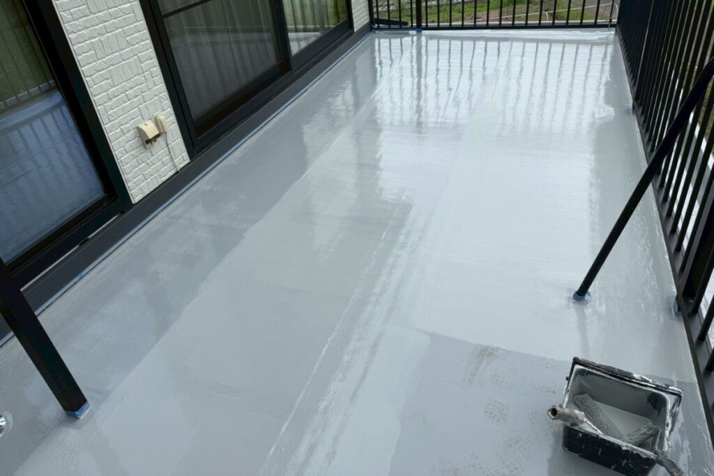 仙台市太白区 バルコニー防水工事 トップコート1回目