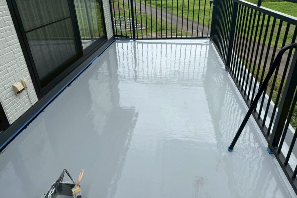仙台市太白区 バルコニー防水工事 トップコート2回目