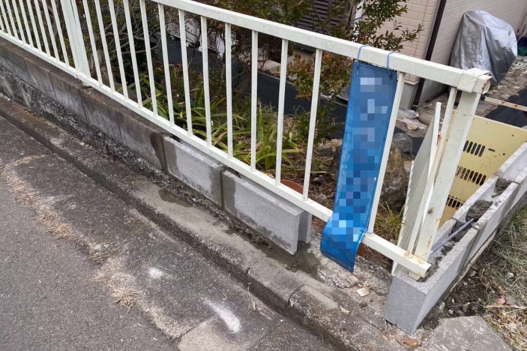 仙台市青葉区の外構ブロック修繕工事で新しいコンクリートブロックを積み直した様子
