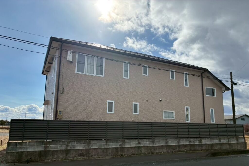 外壁塗装完了後の住宅北面｜苔の再発防止につながる施工事例